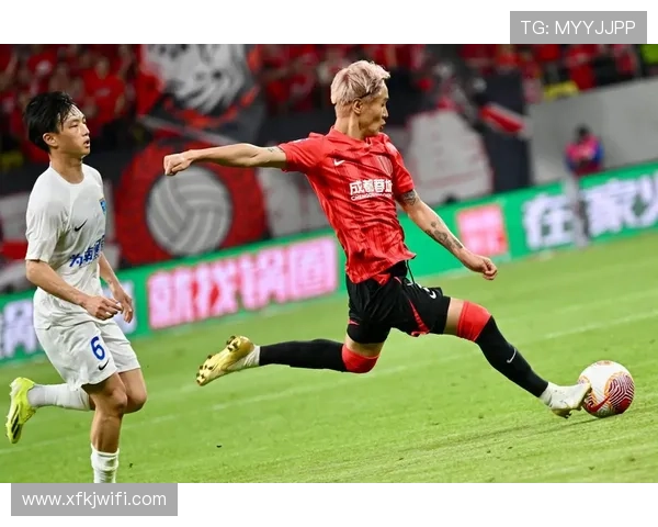 中国队逆转夺冠展现顽强拼搏精神点燃全国球迷激情与自豪