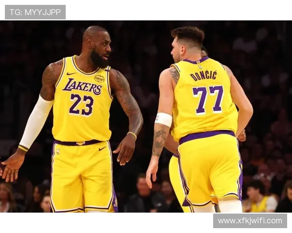 詹姆斯率湖人逆转取胜西部格局再起波澜季后赛悬念升级焦点之战开启